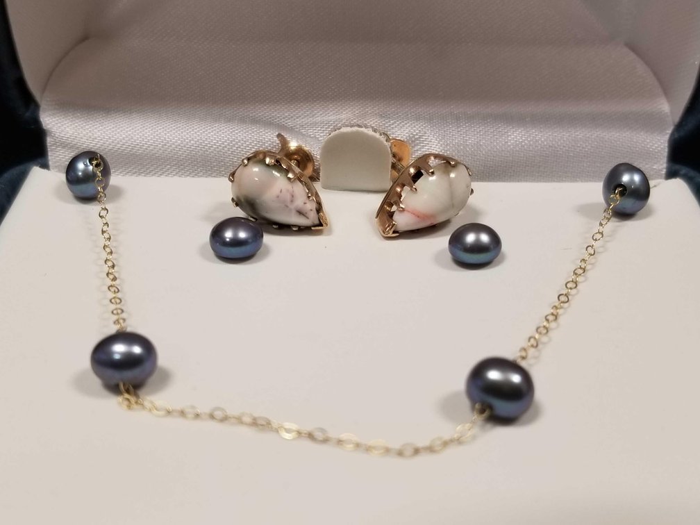 Lot of gold jewelry 