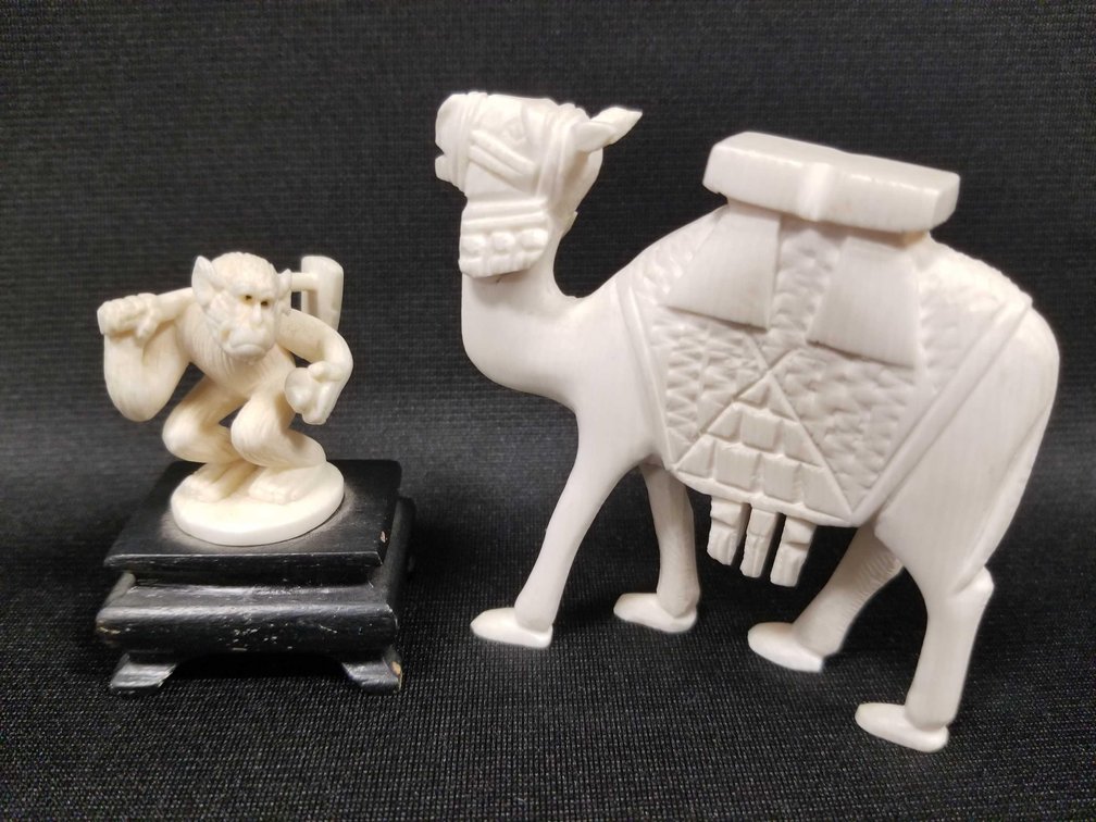 Two carved ivory figures 