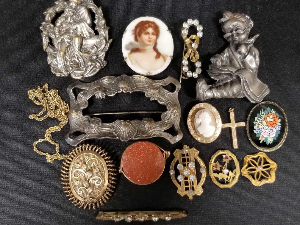14 pieces of jewelry