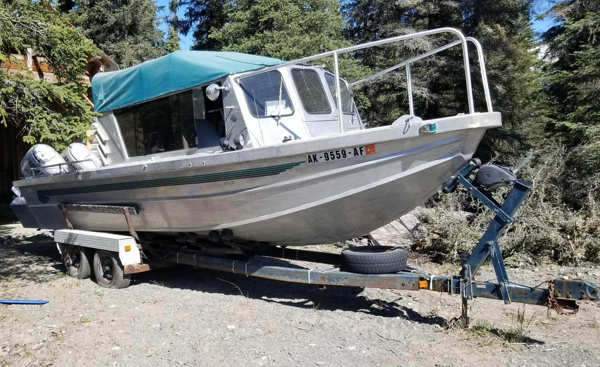 25' 8" White Water welded aluminum ocean boat with dual 130HP Honda 4 stroke outboards 