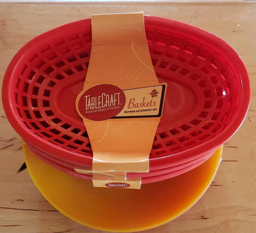 Plastic dishes