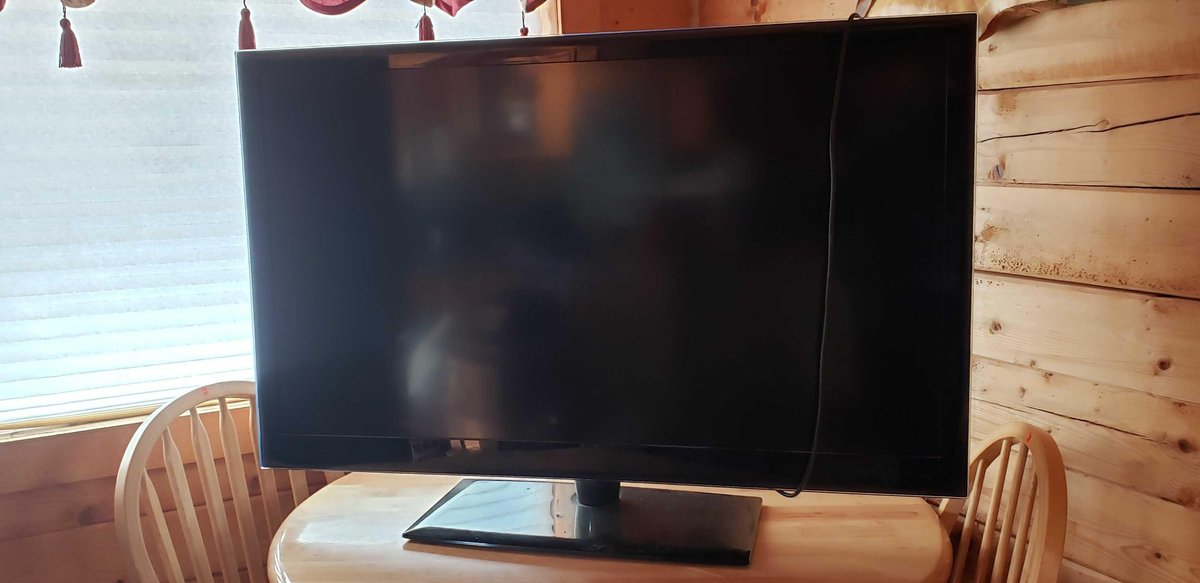47" LG Smart TV