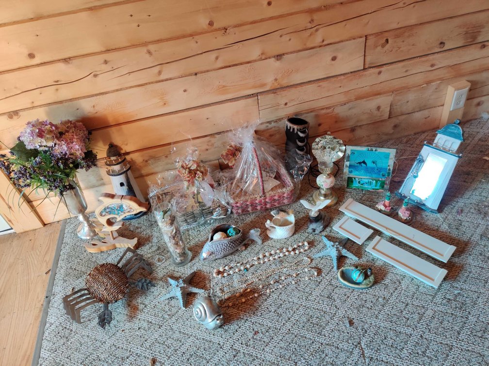 Box of assorted household decor