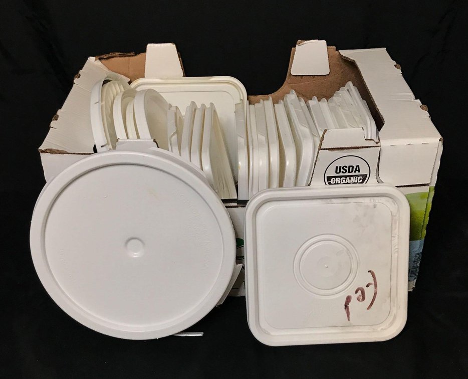 Bucket lids