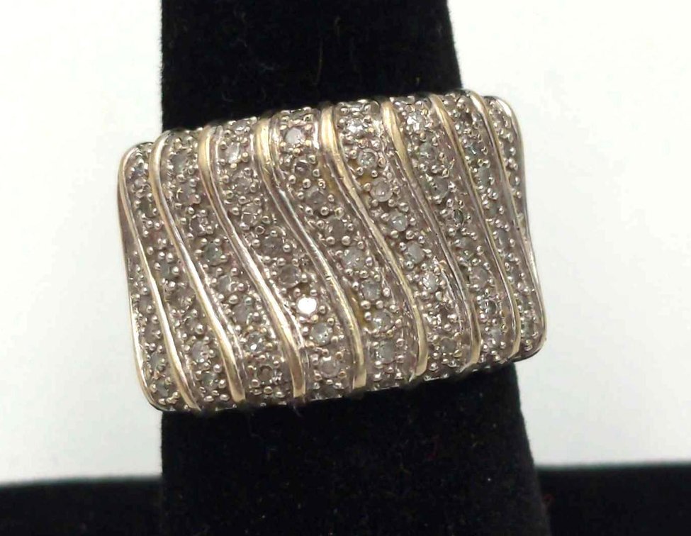 10k White Gold & Diamond Ring