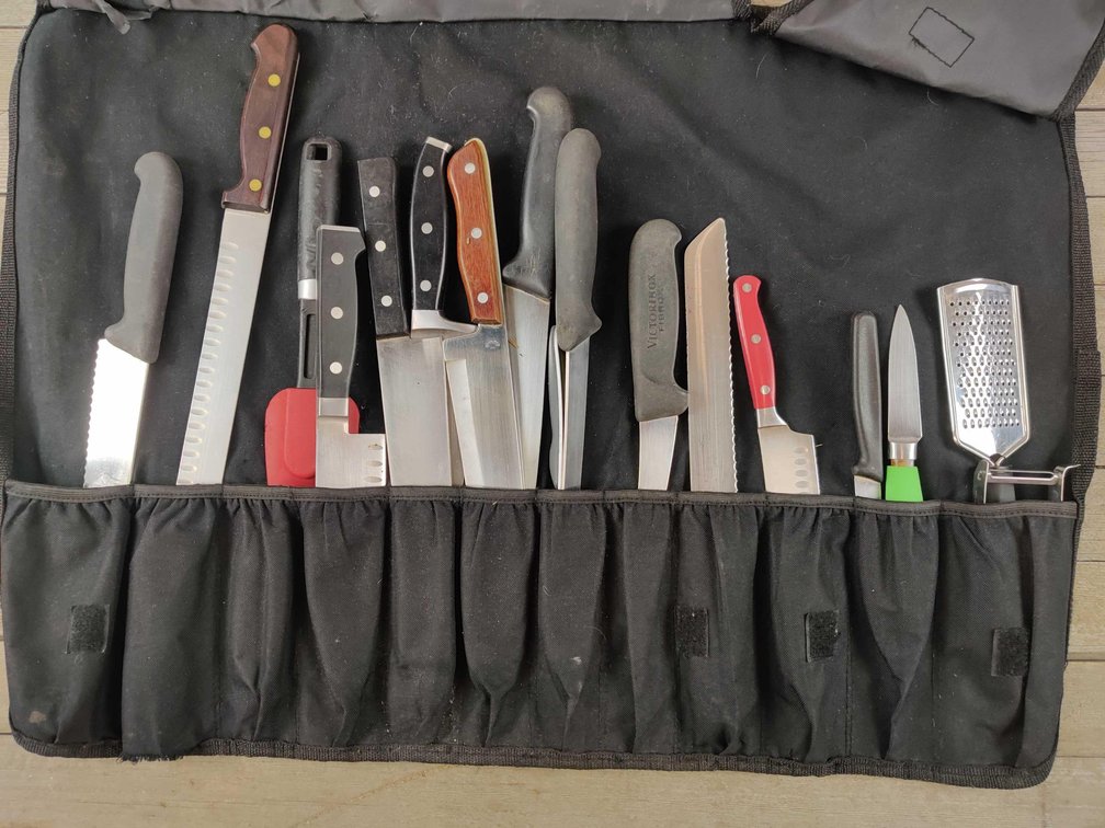 Chefs Cutlery Set with Assorted Blades 