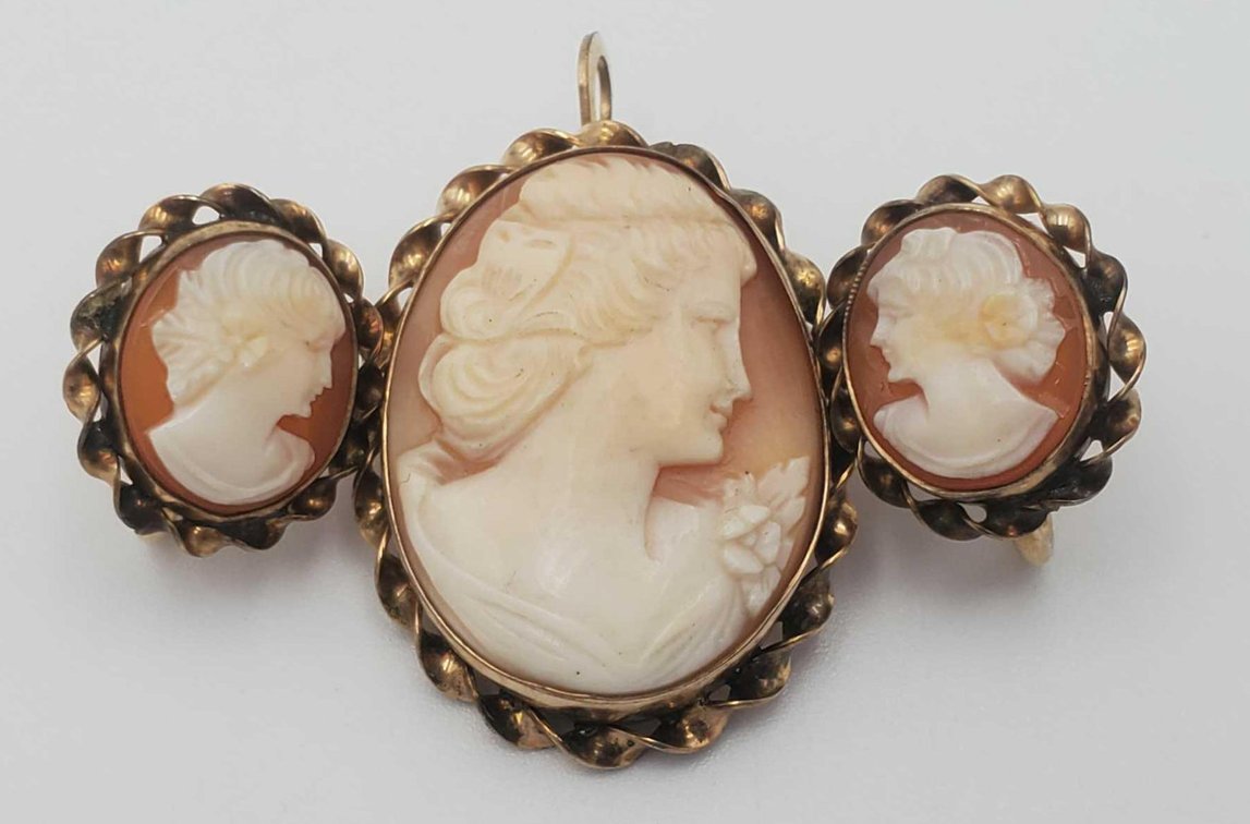 Cameo Shell Pendant & Earring Set 
