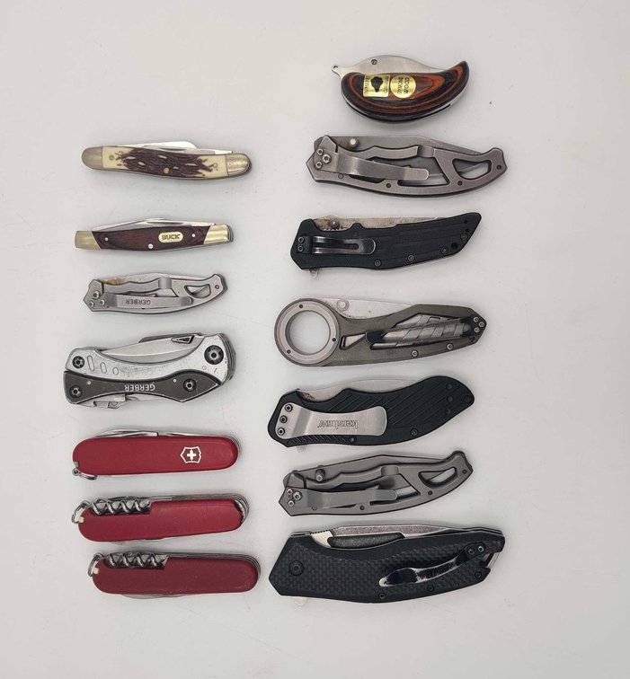 14x Assorted Knives & Multi-Tools
