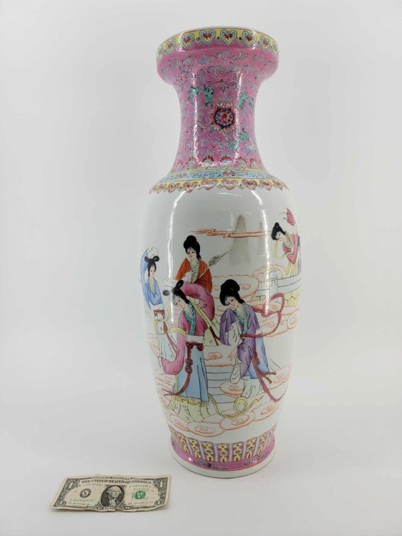 Large Chinese Famille Rose Enameled Porcelin Vase