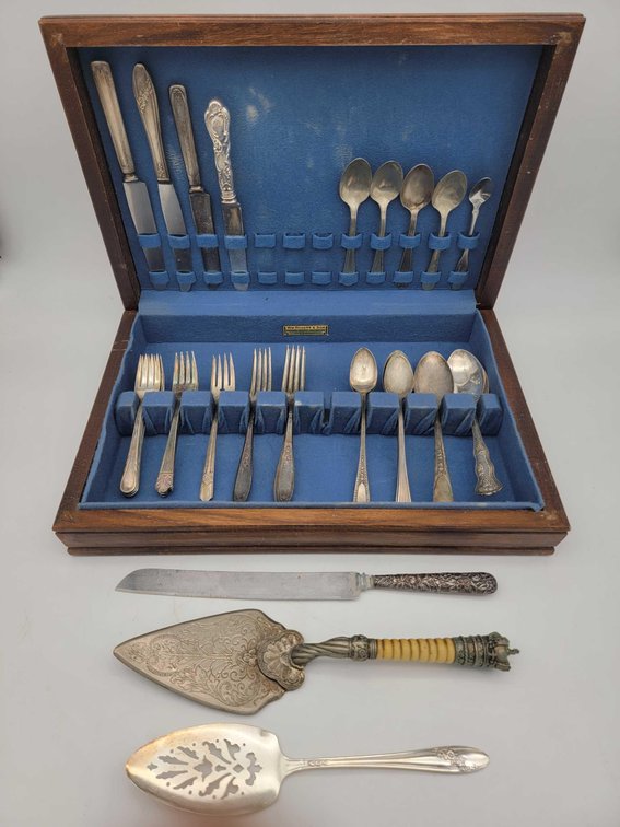 33x Vintage Silverplate Silverware Pieces