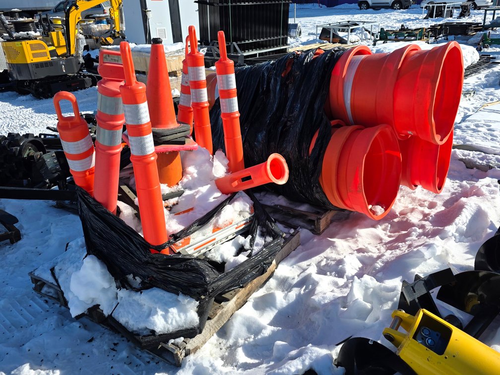 Construction Barrels, Traffic Cones & Delineator Posts