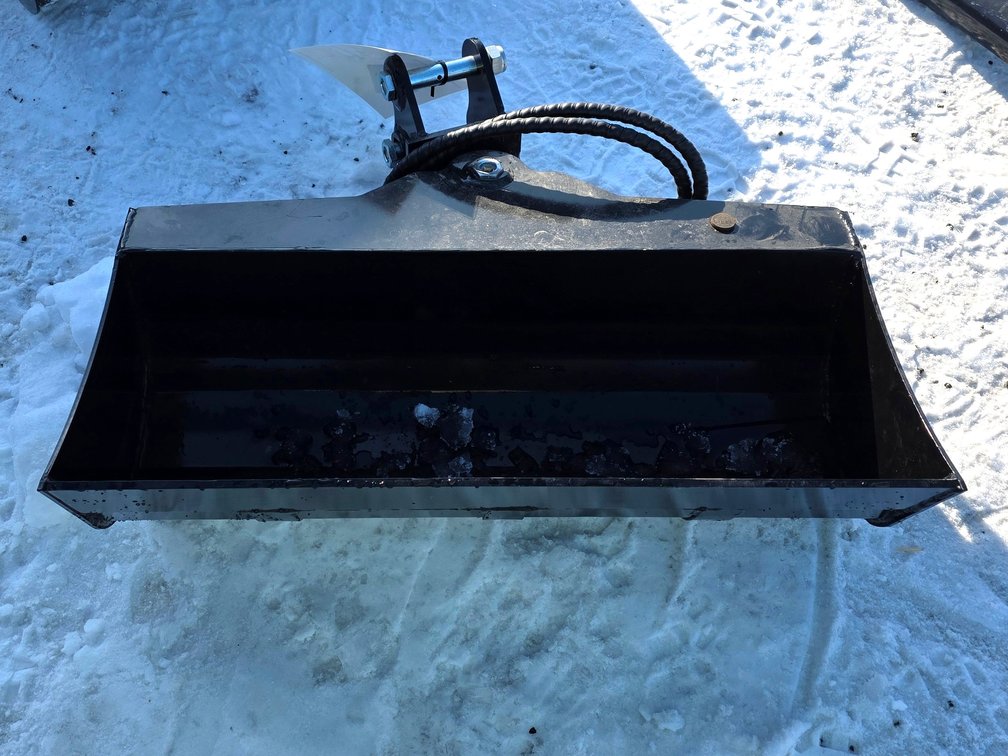 32" Hydraulic Tilt Bucket - TPM Industrial
