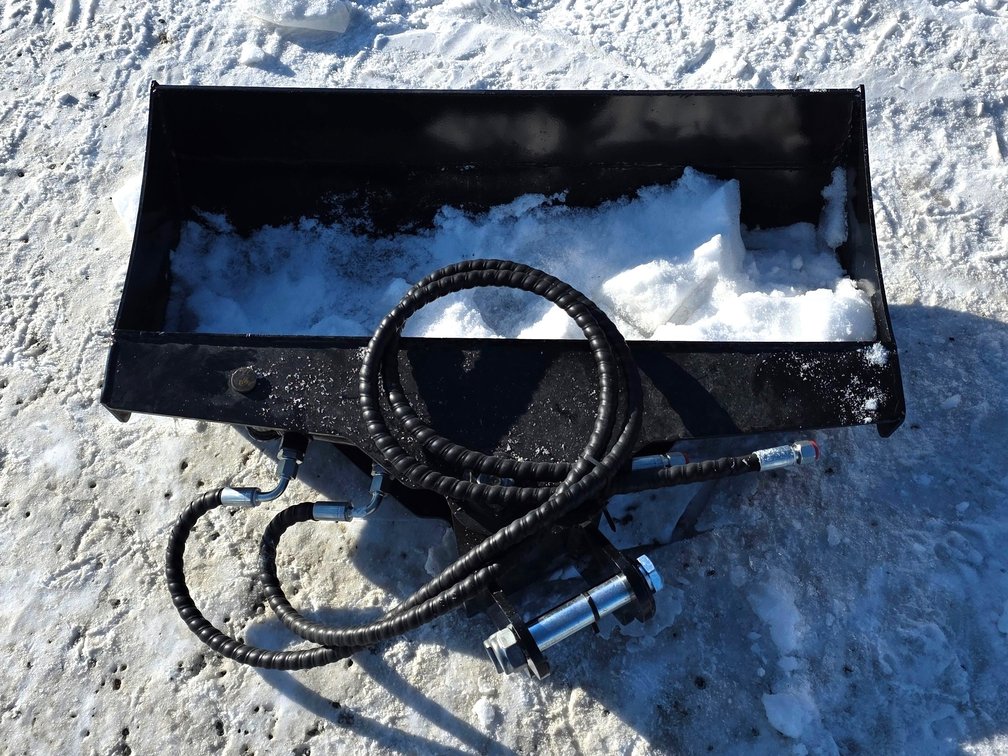32" Hydraulic Tilt Bucket - TPM Industrial