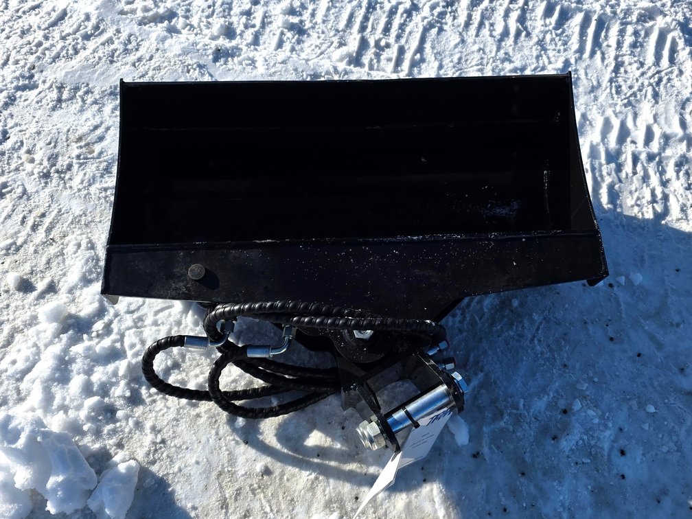 32" Hydraulic Tilt Bucket - TPM Industrial