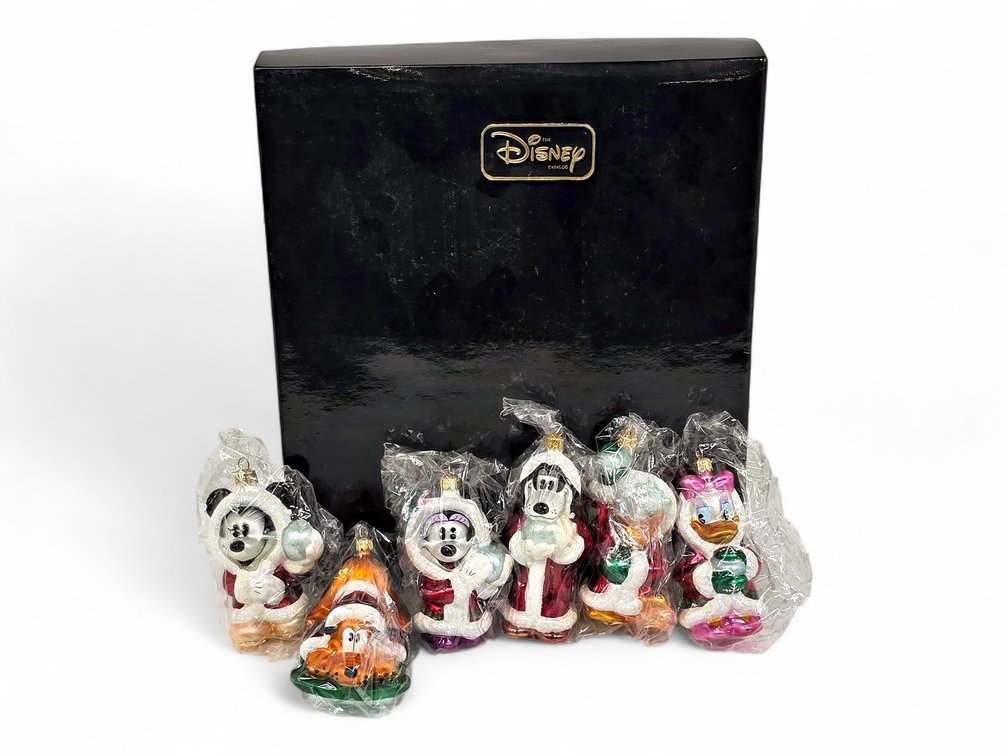 2000 "Mickey and Friends Snowball Fun" Ornament Set