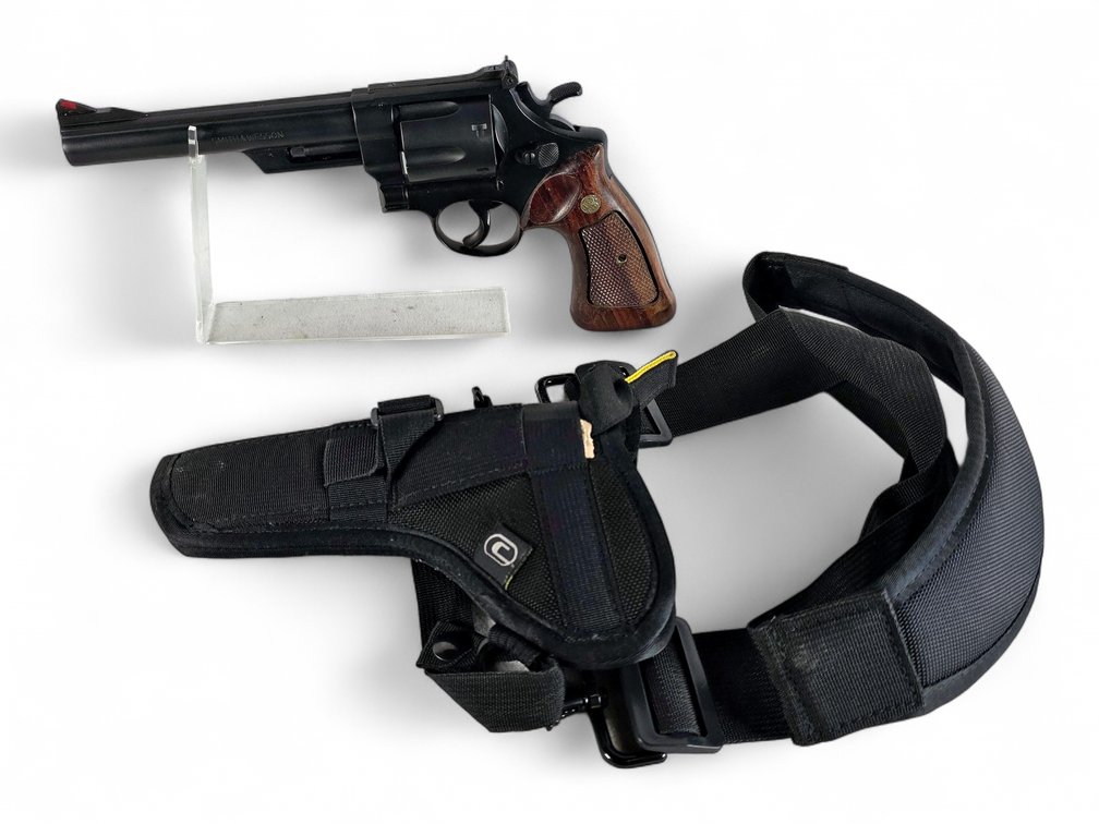 Smith & Wesson 29-2 44Mag Revolver