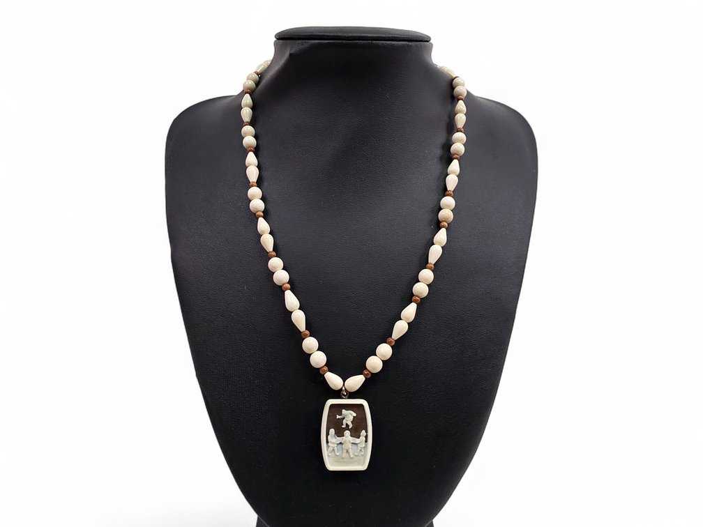 Ivory Blanket Toss Necklace