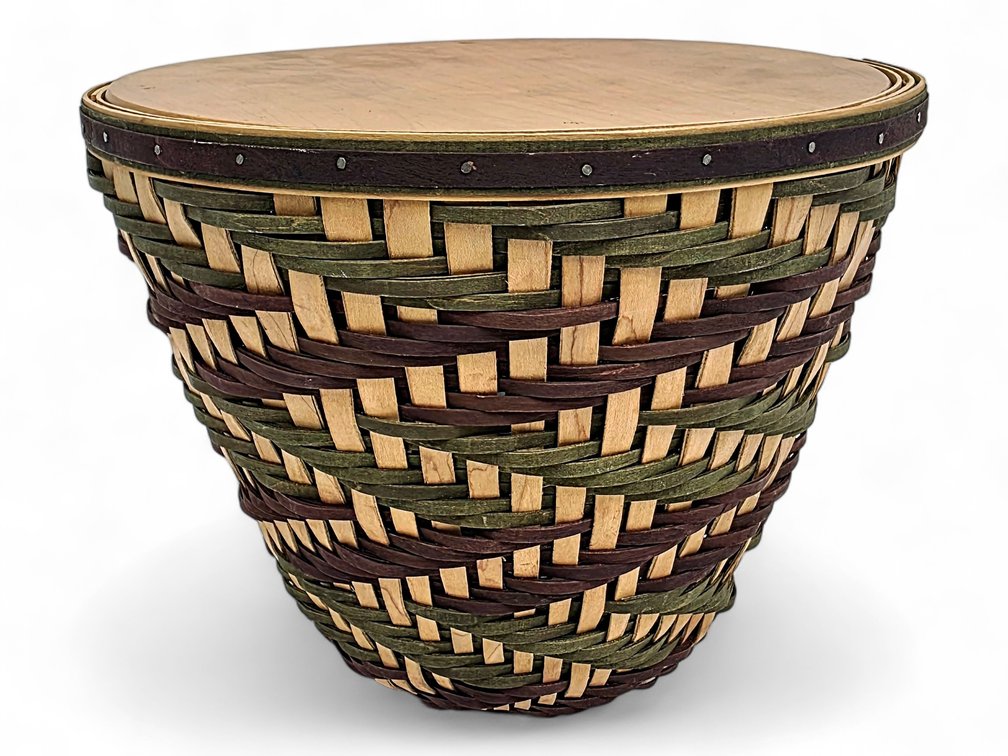 Longaberger Collectors Club Giving Basket - Signed by Mary Longaberger