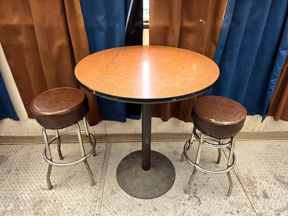 Round Bar Table w/ 2x Round Bar Stools