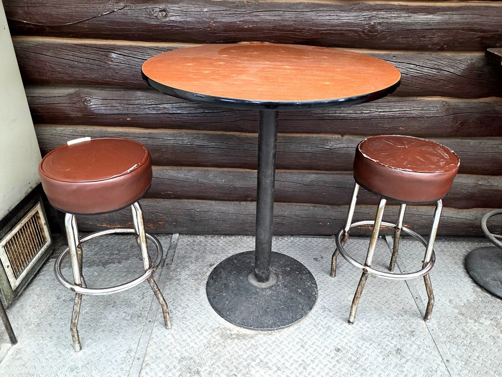 Round Bar Table w/ 2x Round Bar Stools