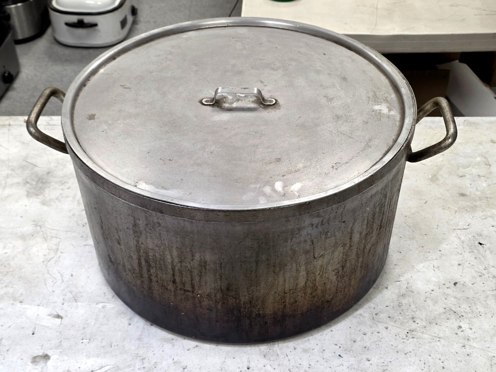 XL Wear-Ever Stockpot