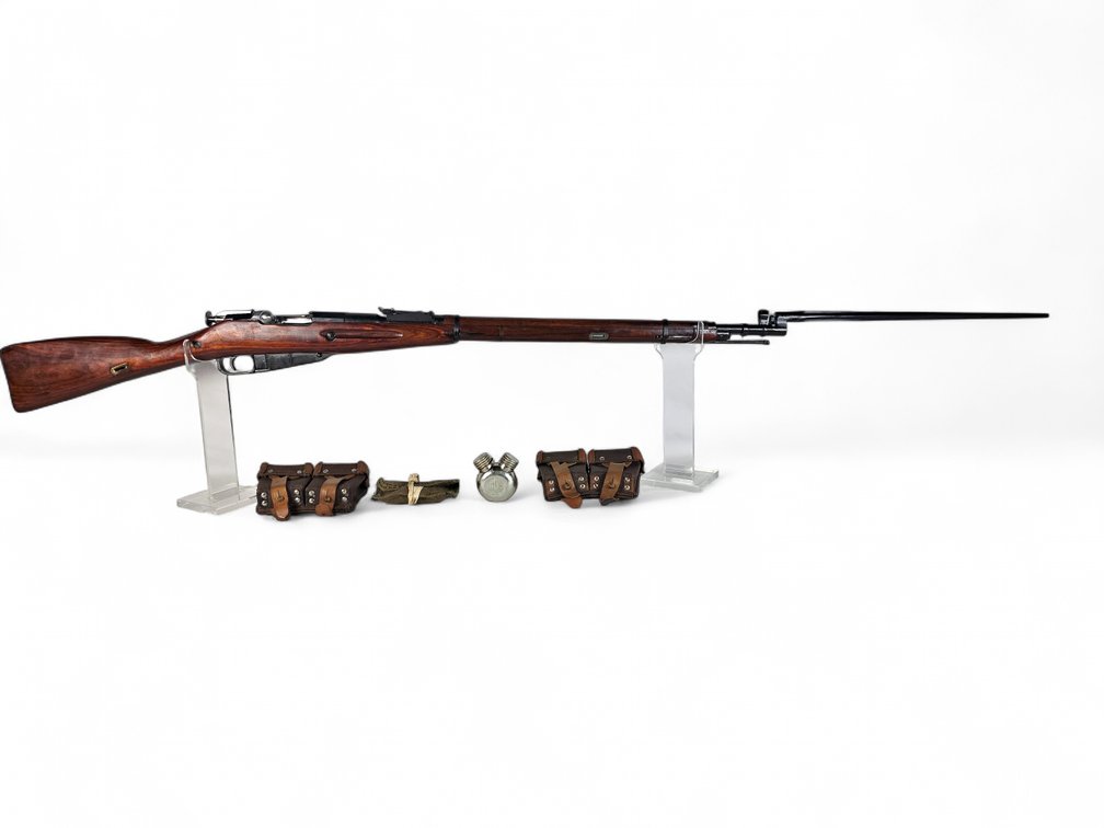 Russian Mosin-Nagant 7.62x54mmR Bolt-Action Rifle