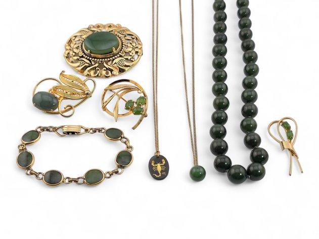 Jade Beaded Necklace, Brooches & Pendant Necklaces