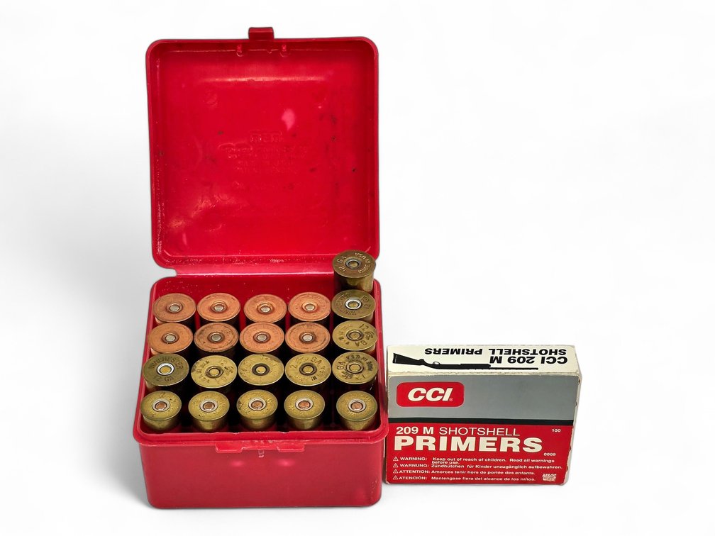 21x Shells 12 GA & 20 GA Winchester & More & 100x CCI Shell Primers