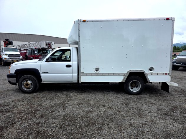 2006 Chevrolet Silverado Box Truck