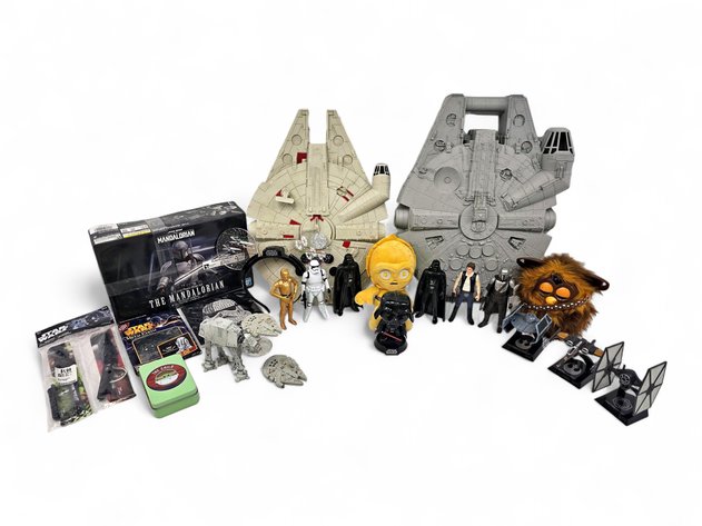 Star Wars Bobble-Head, Action Figures, Carrying Case, Model Kit & More Collectibles