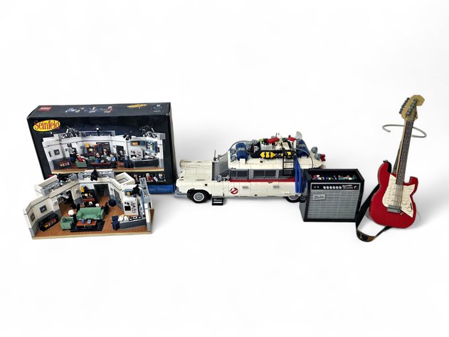 LEGO Jerry's Apartment, Ghostbusters ECTO-1 & Fender Stratocaster Guitar w/ Amp