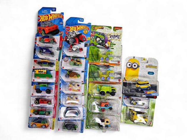 23x Hot Wheels Brick Rides, Street Beasts, Rugrats, Minions & More Cars