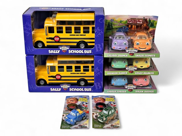 Chevron Cars - Sally School Bus, 2-Pack Cars & Mini Cars
