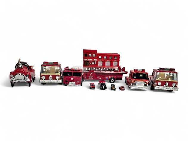 Toy Fire Vehicles & Model Station