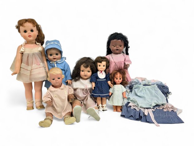 7x Schildkröt, Furga, Effanbee & Other Dolls w/ Clothing