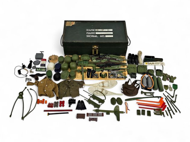 G.I. Joe Action Figure Footlocker w/ Accessories