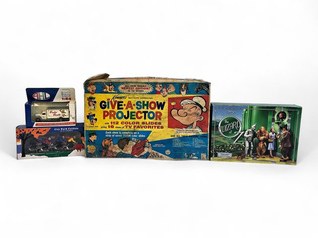 Kenner's Toy Projector, The Wizard of Oz 70th Anniversary Box Set & More