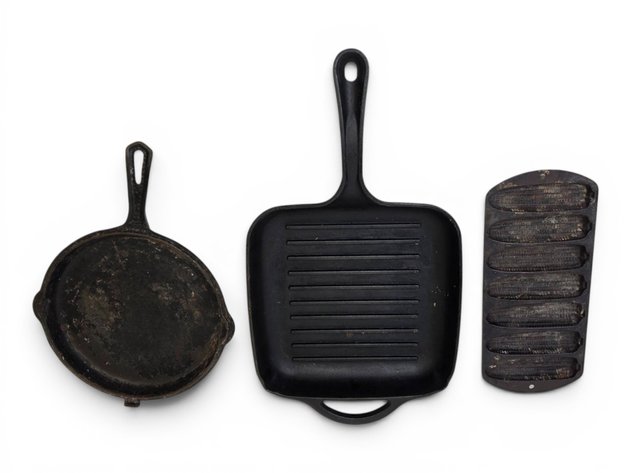 Cast Iron Cornstick Pan, Dash of That Grill Pan & Skillet