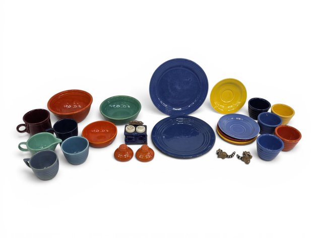 Colorful Dinnerware w/ Stove & Raccoon S&P Shakers
