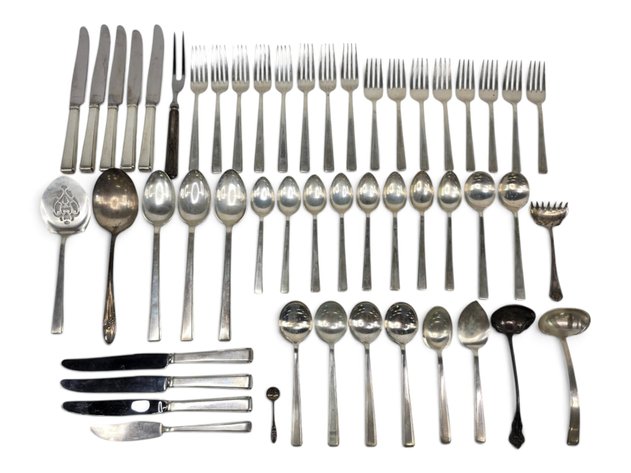 Lunt Modern Classic Pattern Sterling Flatware - 2.26 KG