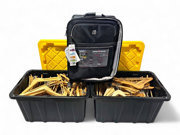 Swissgear 24-Inch Suitcase & Multiple Wooden Hangers w/Totes