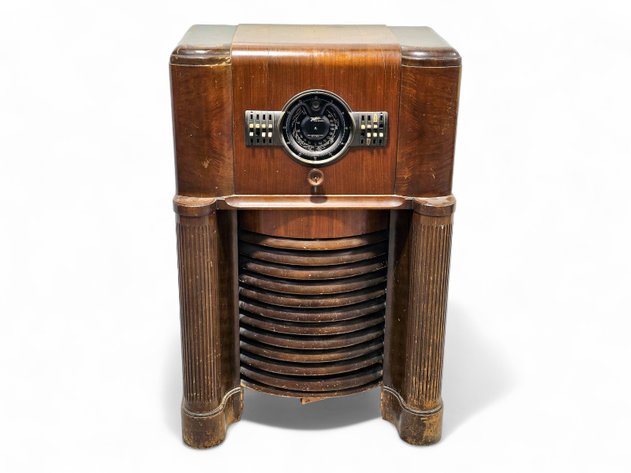 1939 Zenith 12-S-370 Console Radio