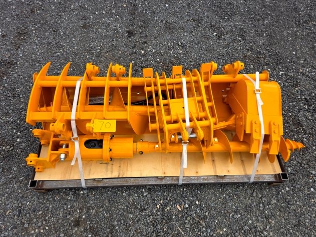 GIYI 8-Piece CAT 301 Mini Excavator Attachment Set - Buckets, Augers, Rake, Ripper & Grabber