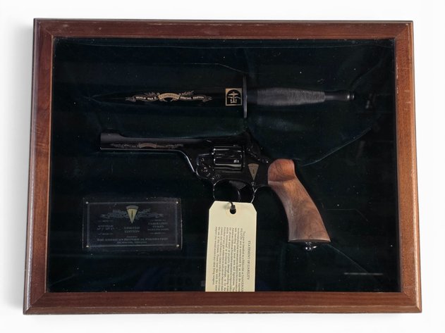 World War II Commando Special Edition Enfield No. 2 Mk I .38/200 Revolver with Fairbairn-Sykes Fighting Knife Commemorative Limited Edition Collector Set