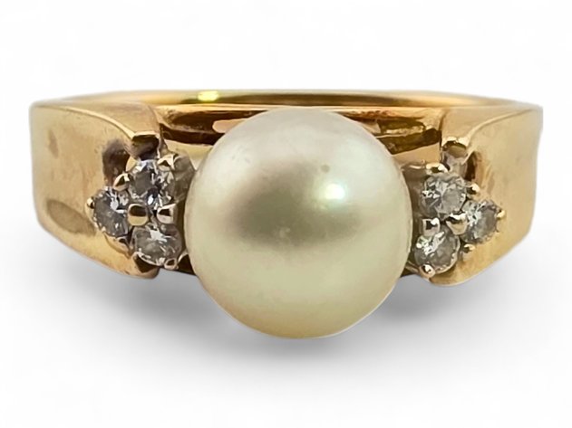14k Yellow Gold w/ Pearl & Diamond Ring - Size 7