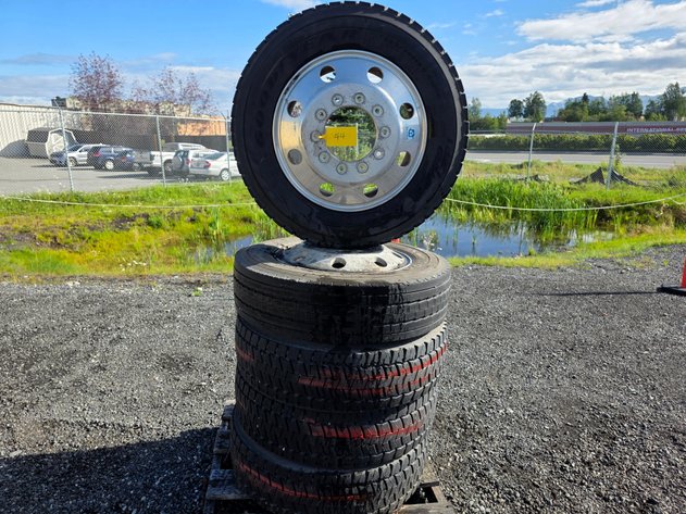 5x Tires - Goodyear G622 RSD, G647 RSS & Continental