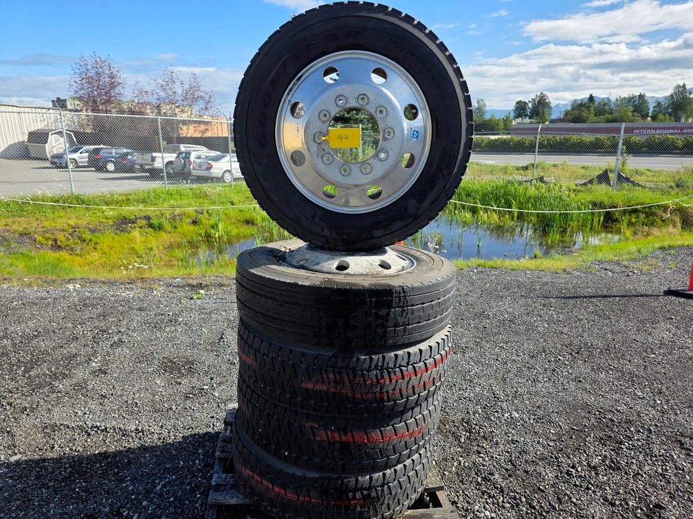 5x Tires - Goodyear G622 RSD, G647 RSS & Continental