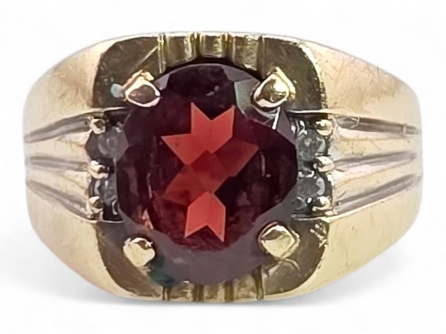 10k Yellow Gold & Garnet Ring w/ Diamond Accents
