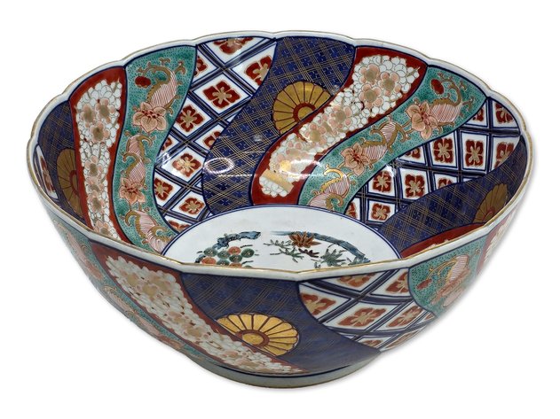 Meiji Japanese Imari Scalloped Porcelain Bowl