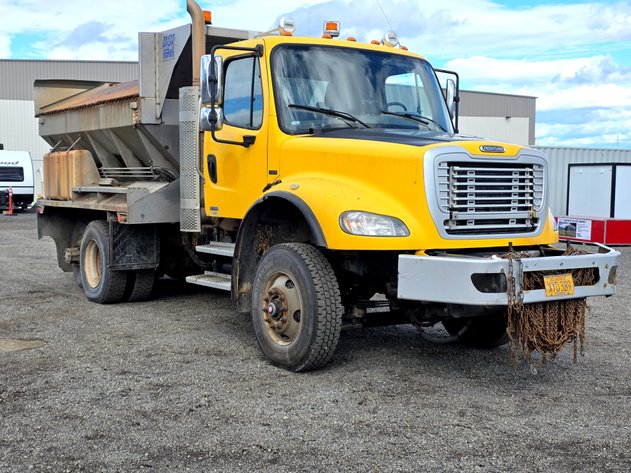 2008 Freightliner M2 Truck